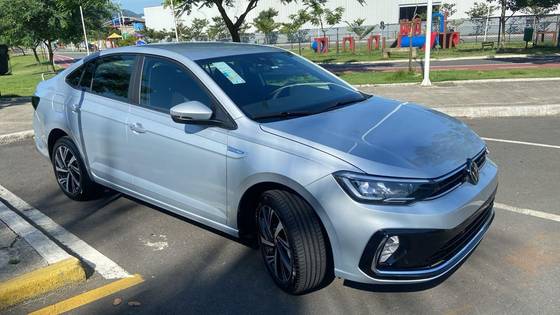 VOLKSWAGEN VIRTUS 1.0 200 TSI HIGHLINE AUTOMÁTICO